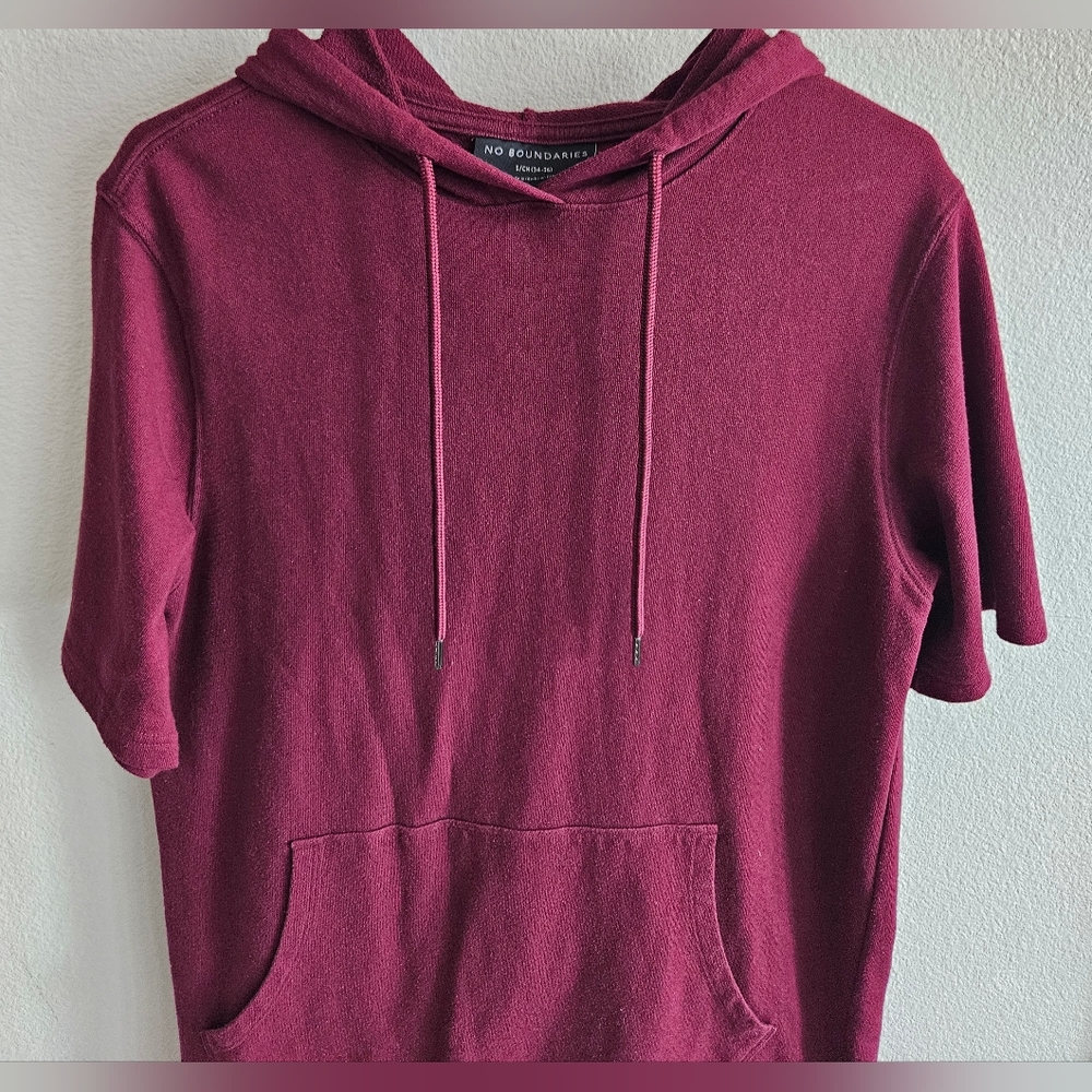 4/$30 No Boundaries Maroon Short Sleeve Hoodie. 5/$30 - Picture 1 of 3